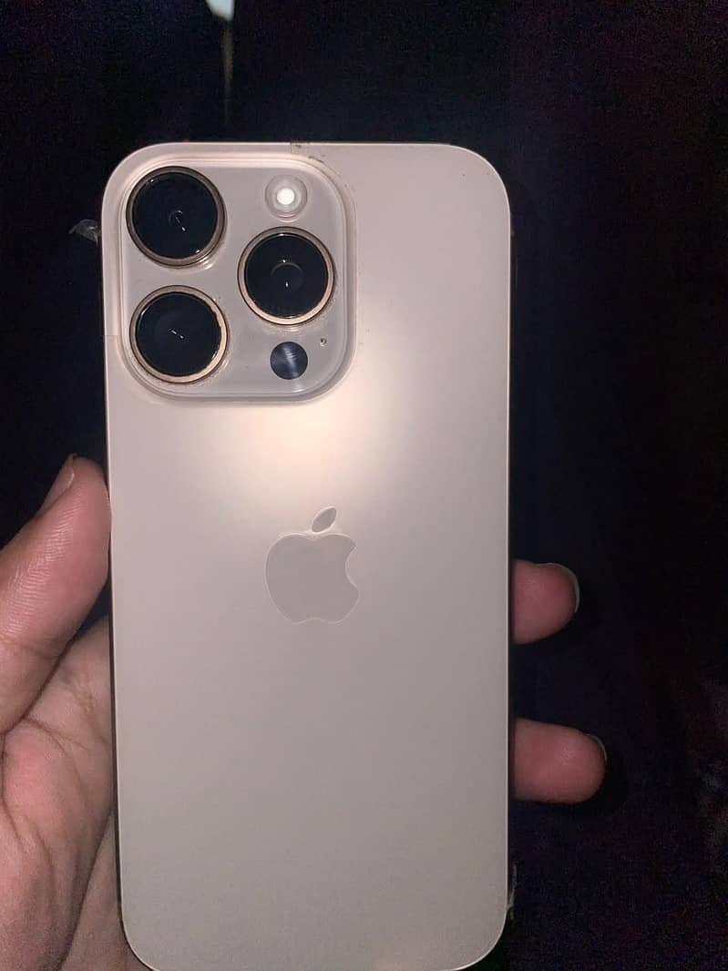 Apple iPhone 16 Pro 4