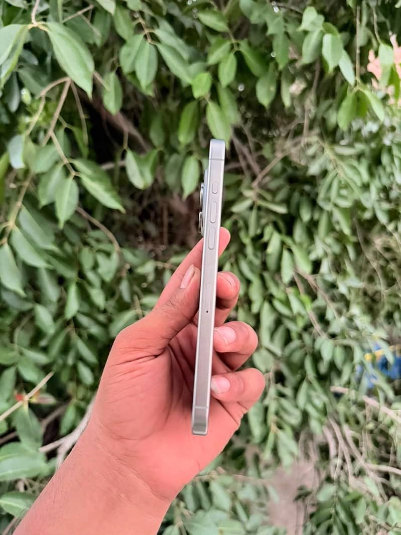 Apple iPhone 15 Pro Max 7