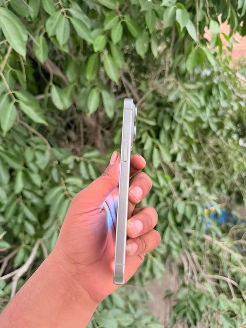 Apple iPhone 15 Pro Max 8