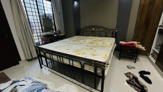 Iron bed set