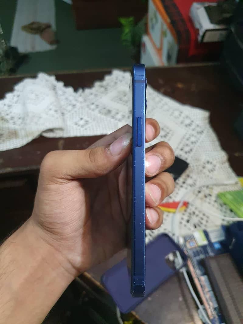 iPhone 12 6