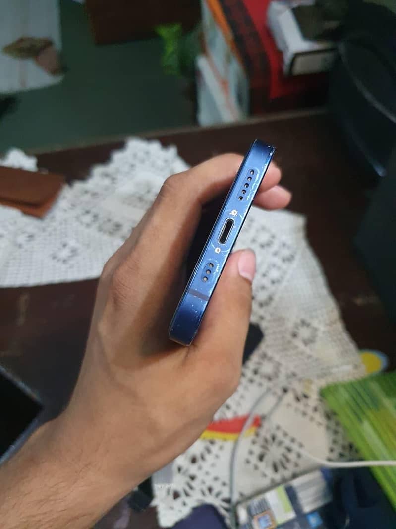iPhone 12 7