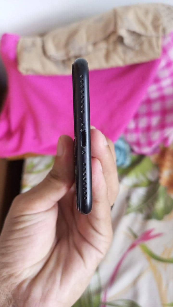 Apple iPhone 7 Plus 6