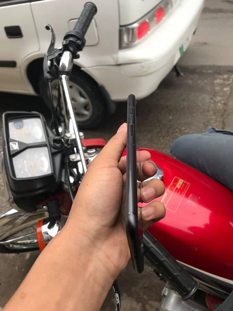 Apple iPhone 7 Plus 1