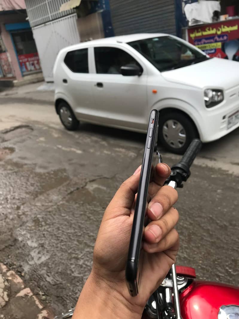 Apple iPhone 7 Plus 2