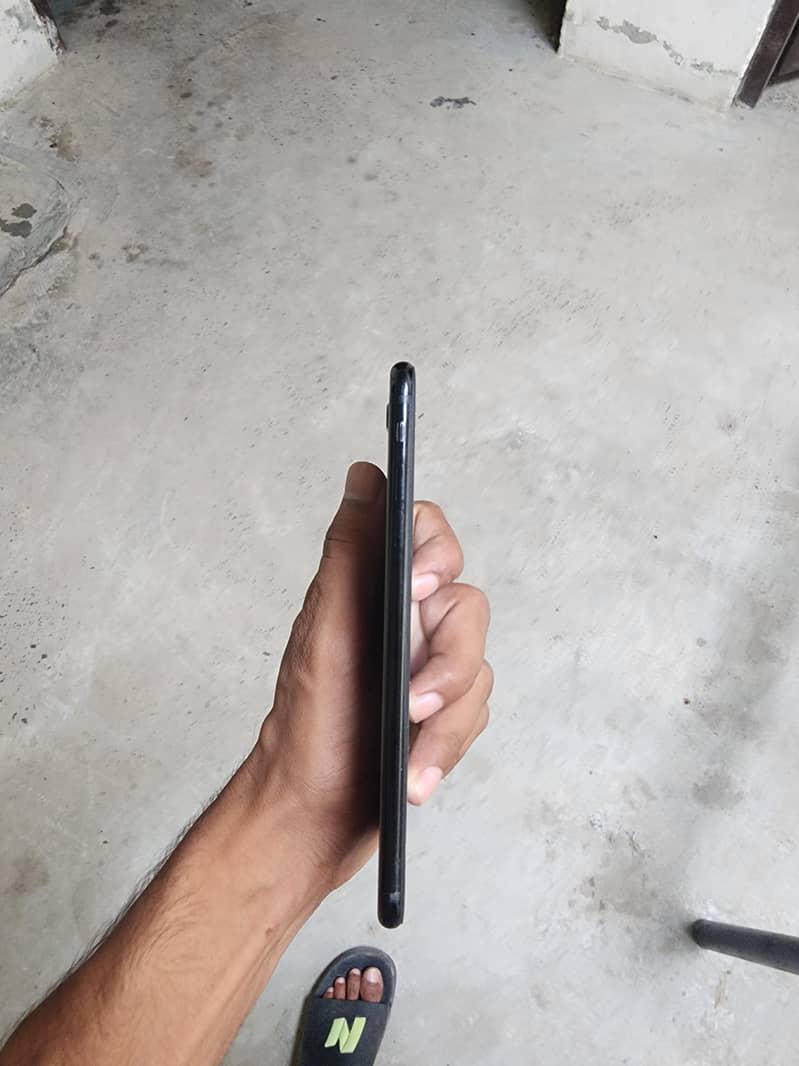 Apple iPhone 7 Plus 3