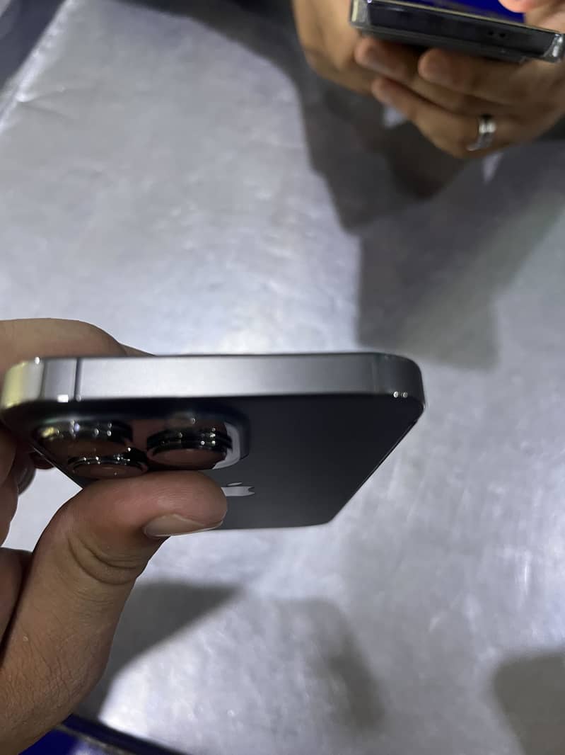 Apple iPhone 13 Pro 2