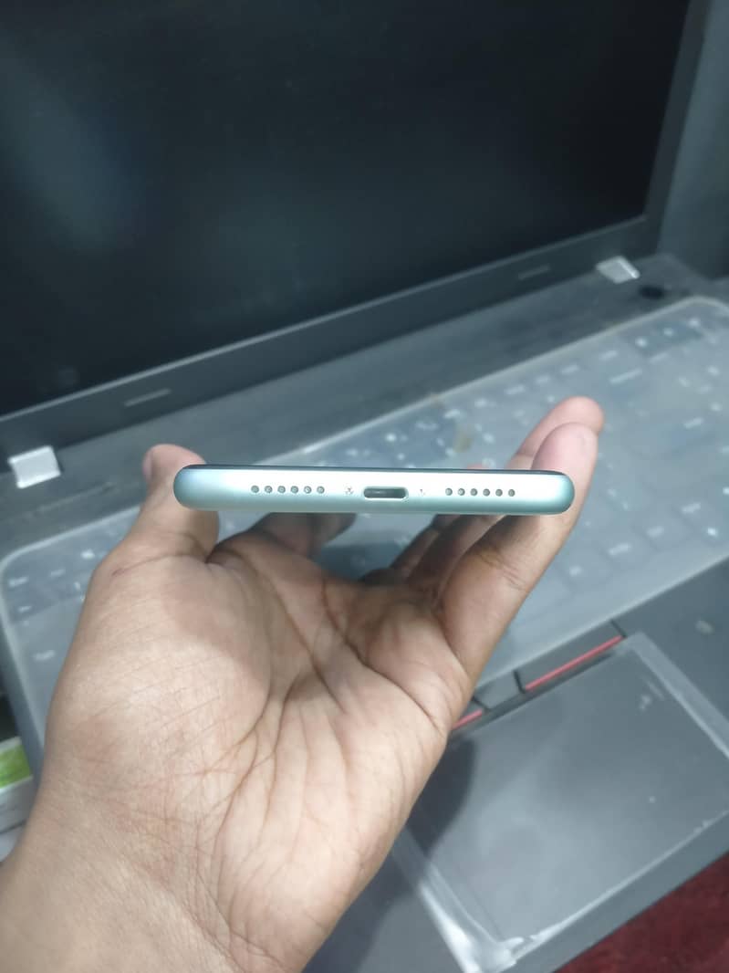 Apple iPhone 11 3