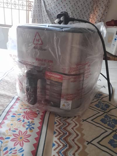Brand new Sharp Air fryer 7L Japanese technology one month used