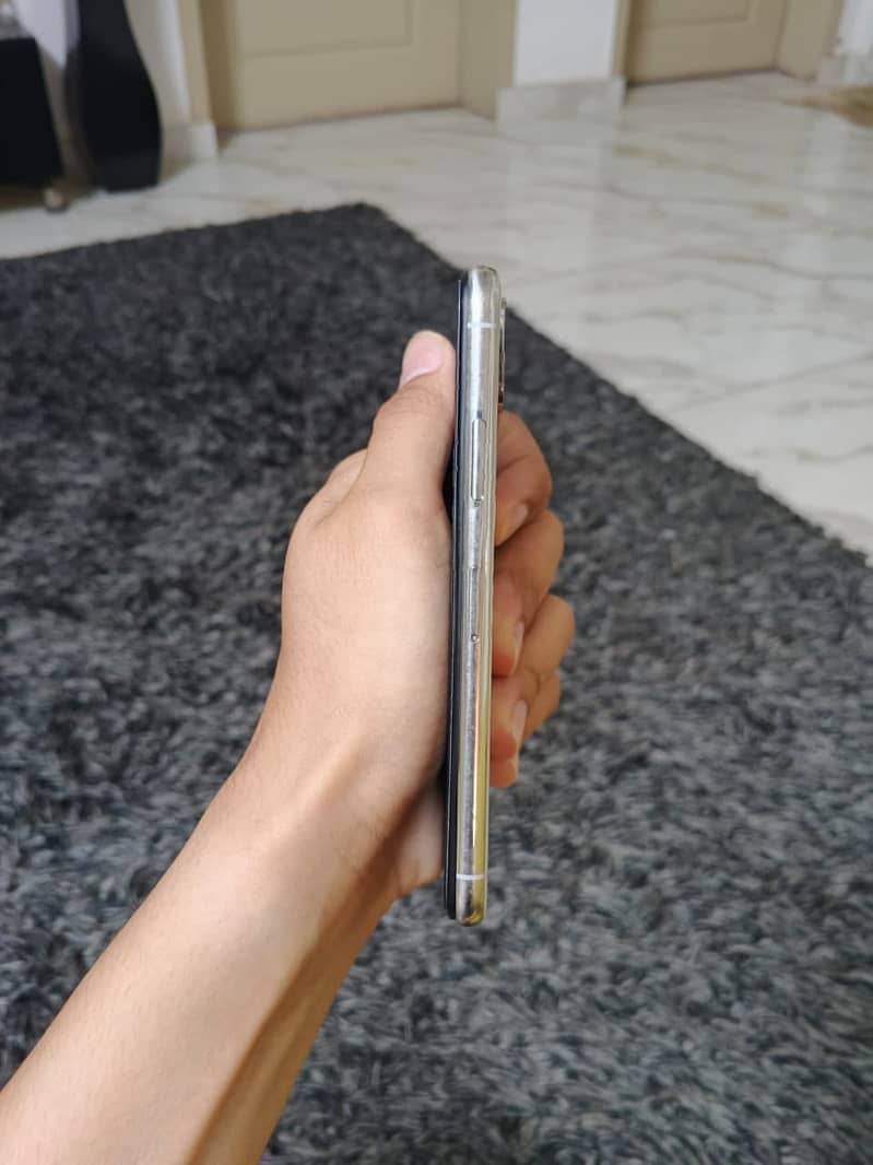 Apple iPhone X 3