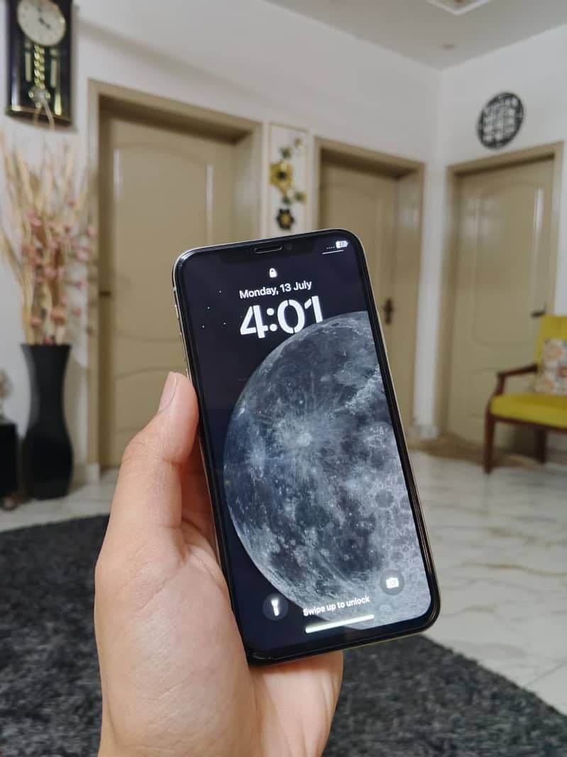 Apple iPhone X 4