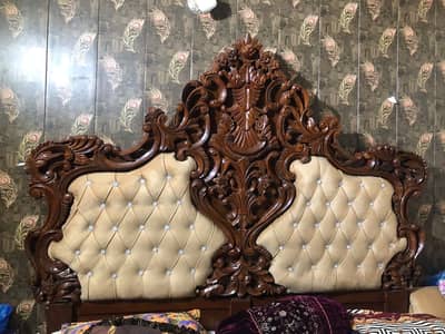 Bed and showcases and singar maze
