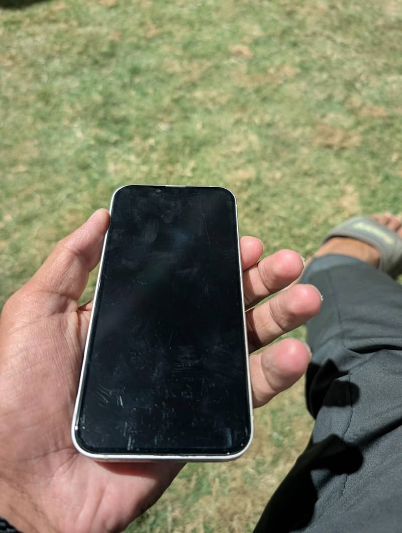 Apple iPhone 13 2