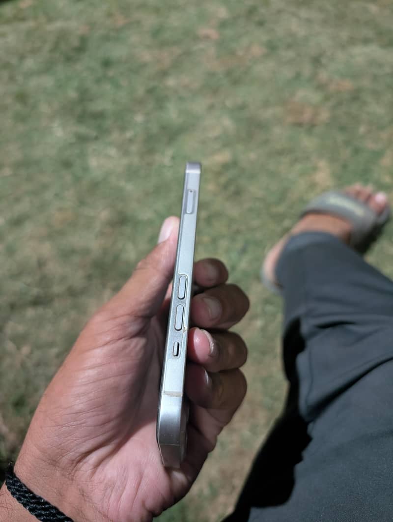 Apple iPhone 13 3