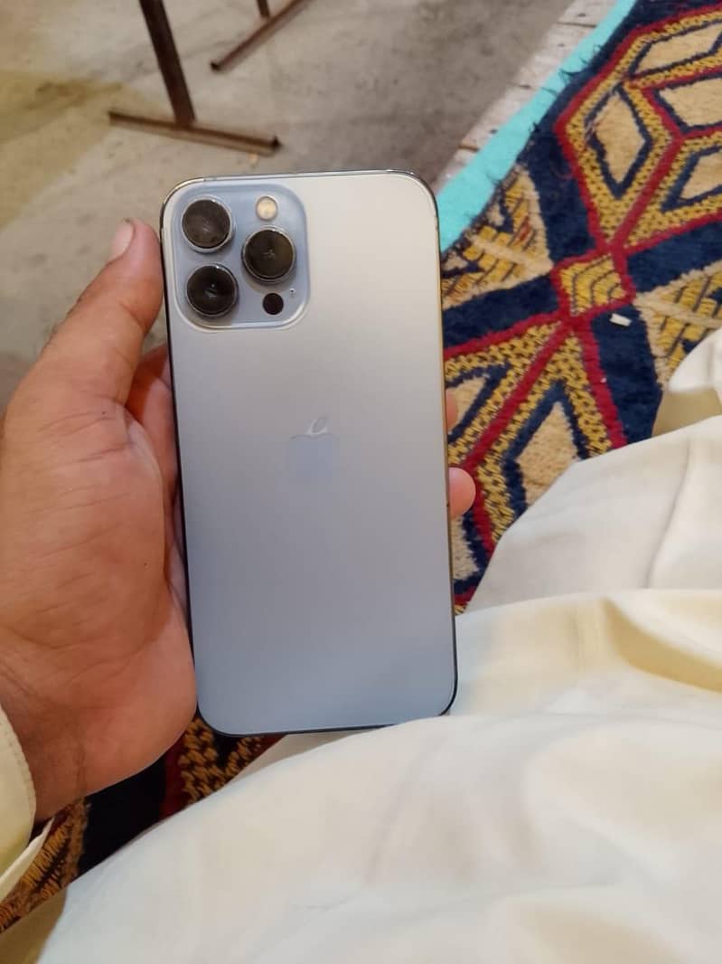Apple iPhone 13 5