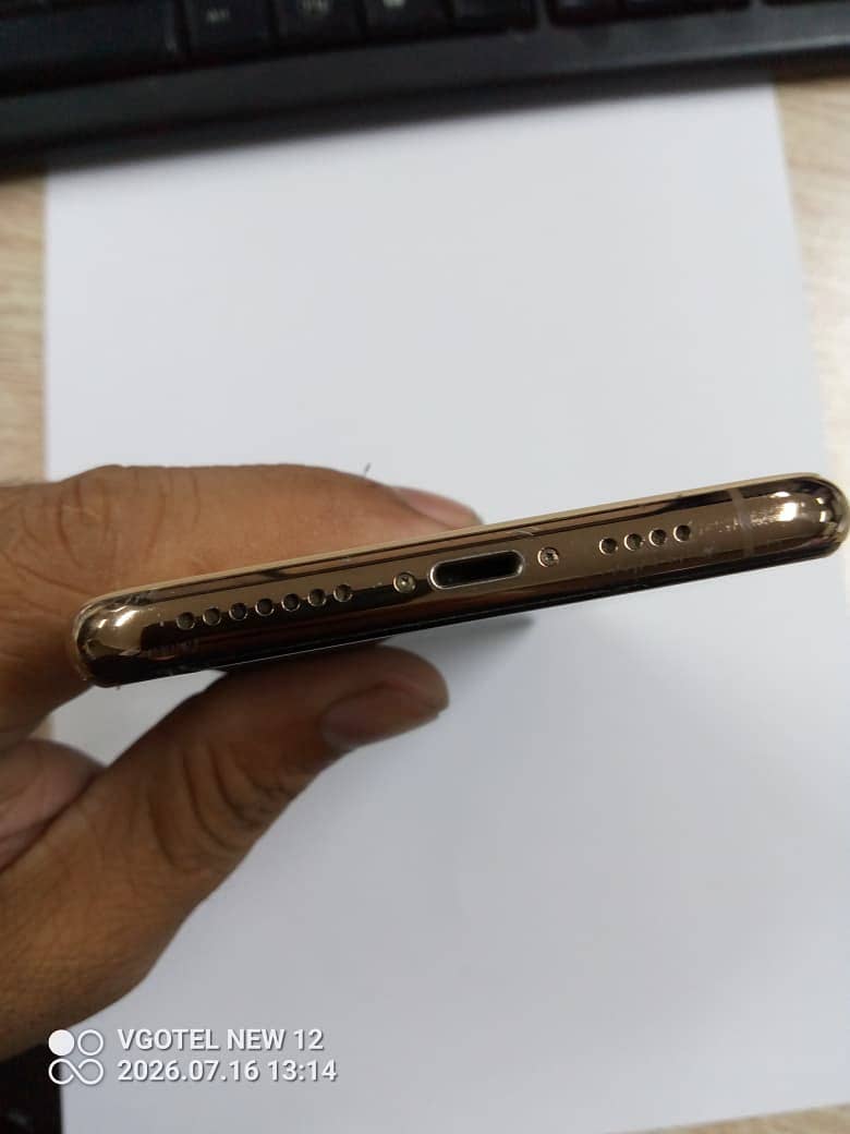 iPhone 11 Pro Max 4