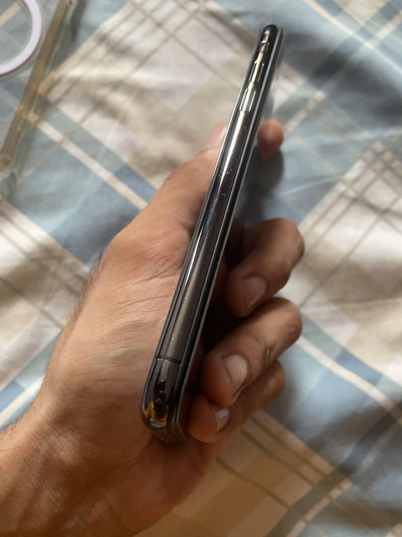 Apple iPhone X 3