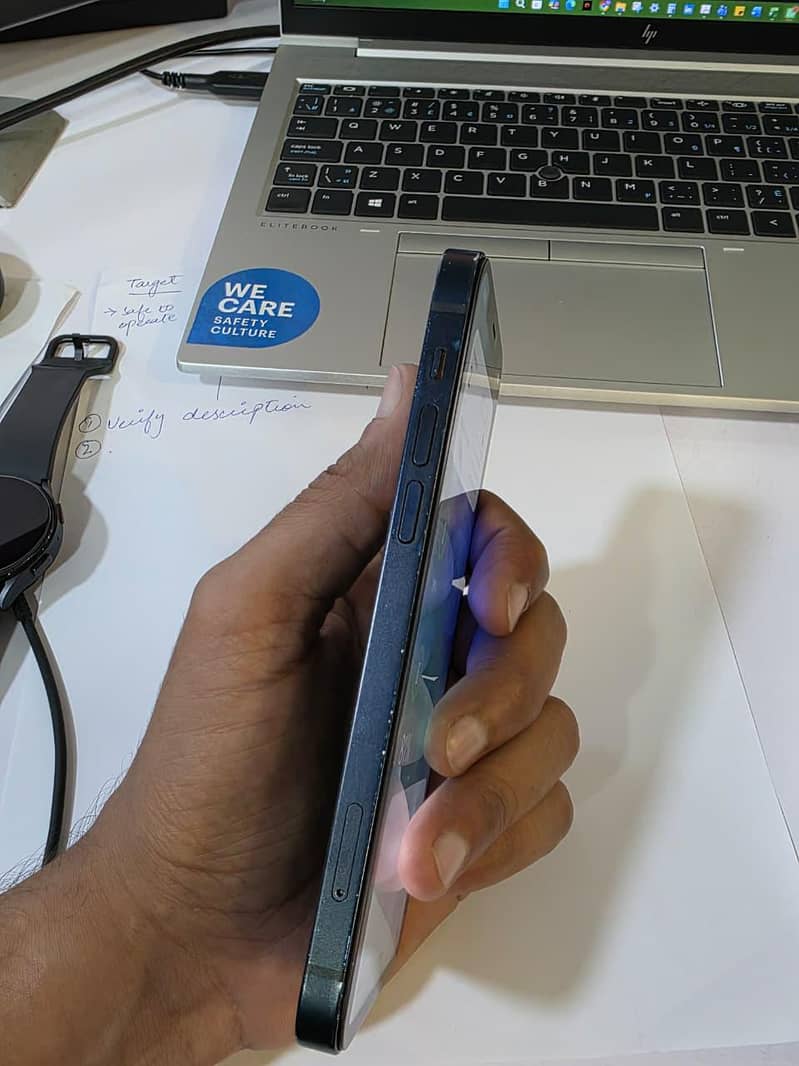 Apple iPhone 12 4