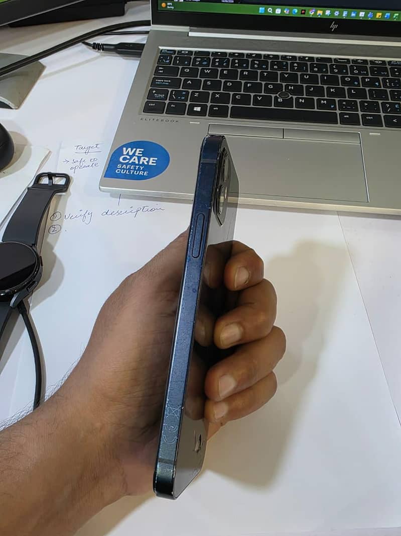 Apple iPhone 12 6