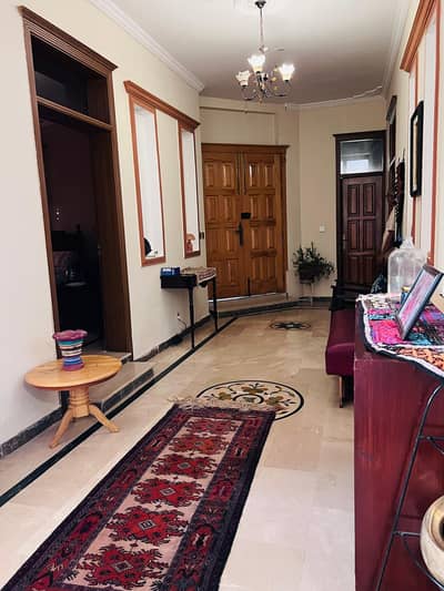 3 Kanal Spacious House Available In Bani Gala For sale