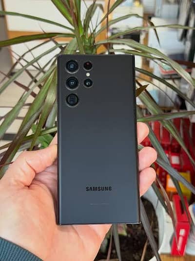 Samsung Galaxy S22 Ultra Sim Chal rahi hai