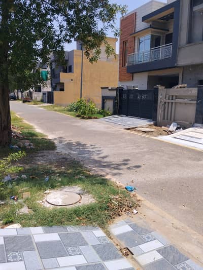 Golden Investment Opportunity 5 Marla Low Budget Plot For Sale In New Lahore City