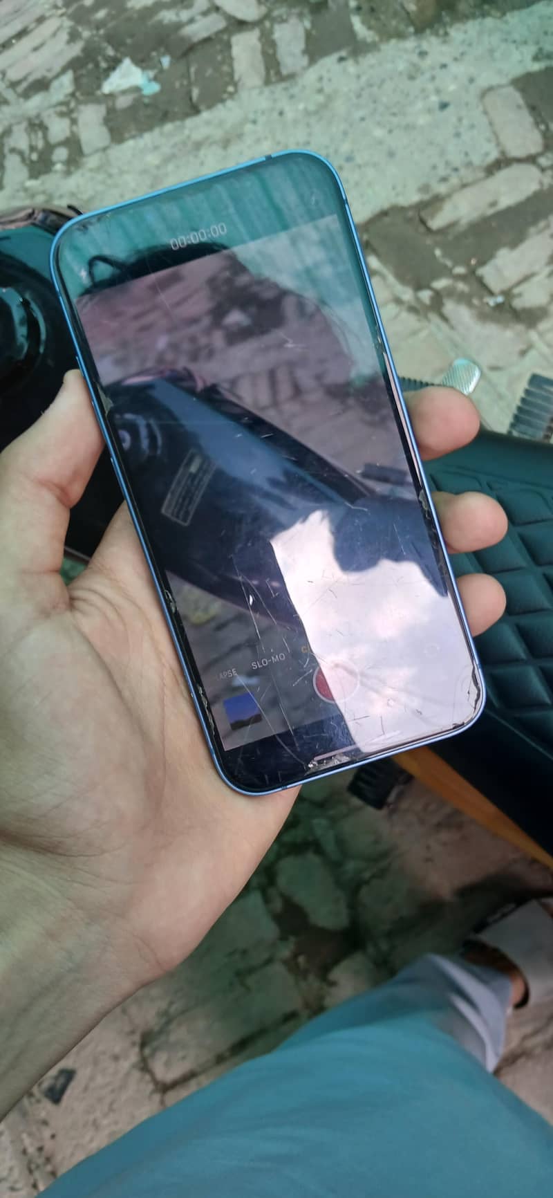 Apple iPhone 13 2