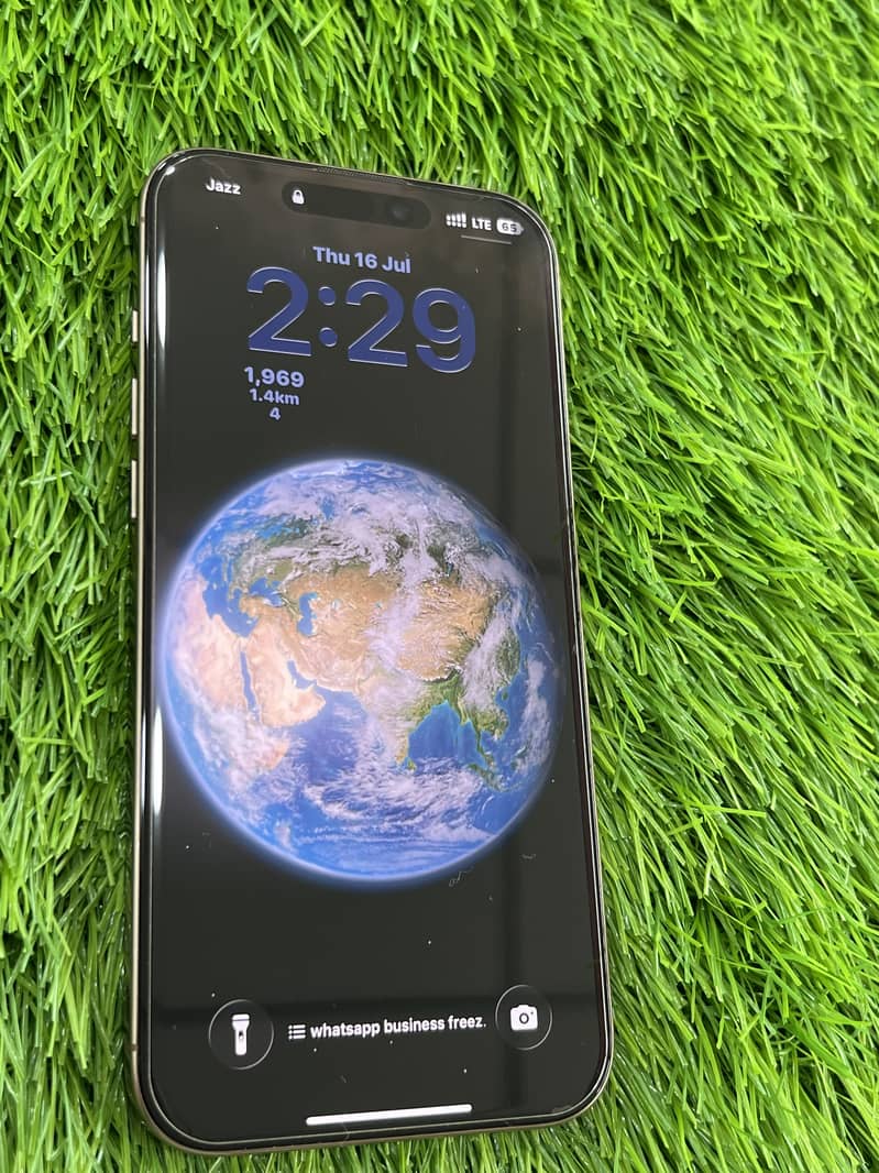 Apple iPhone 16 Pro Max 7