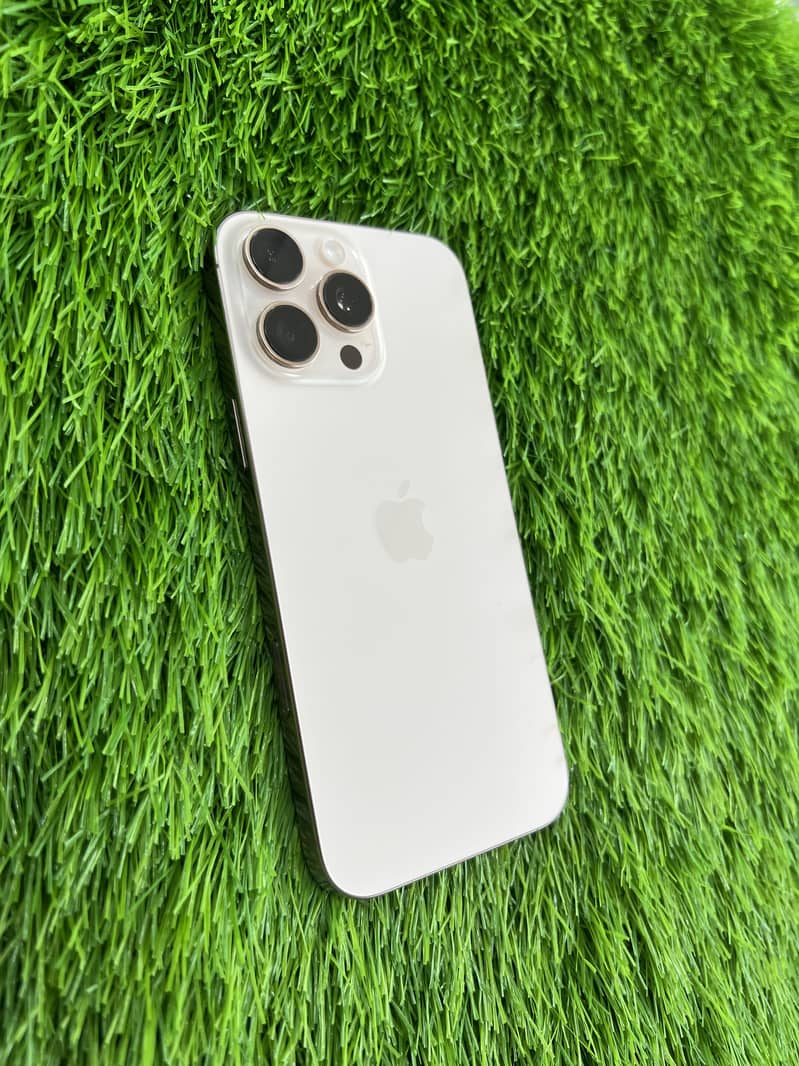 Apple iPhone 16 Pro Max 10