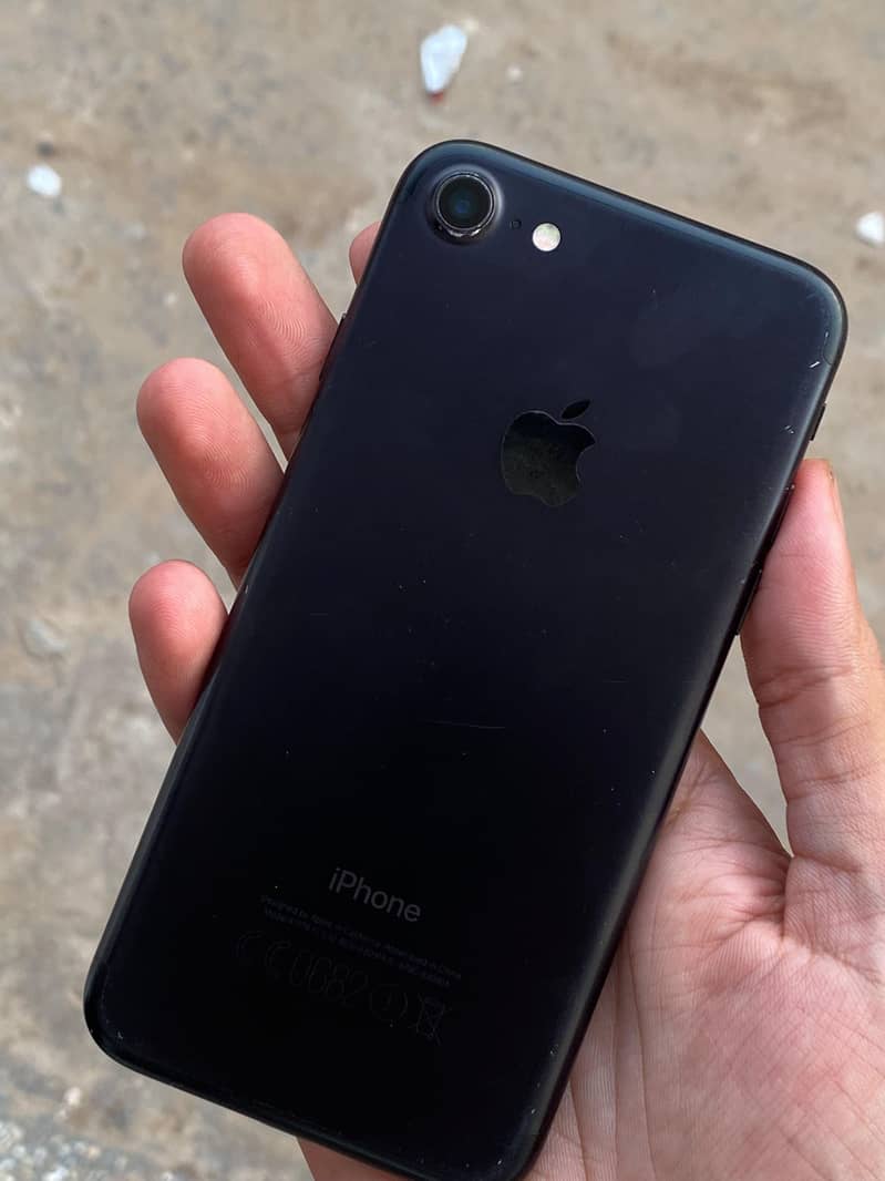 Apple iPhone 7 0