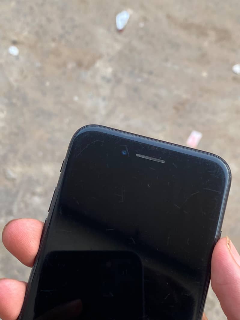 Apple iPhone 7 1