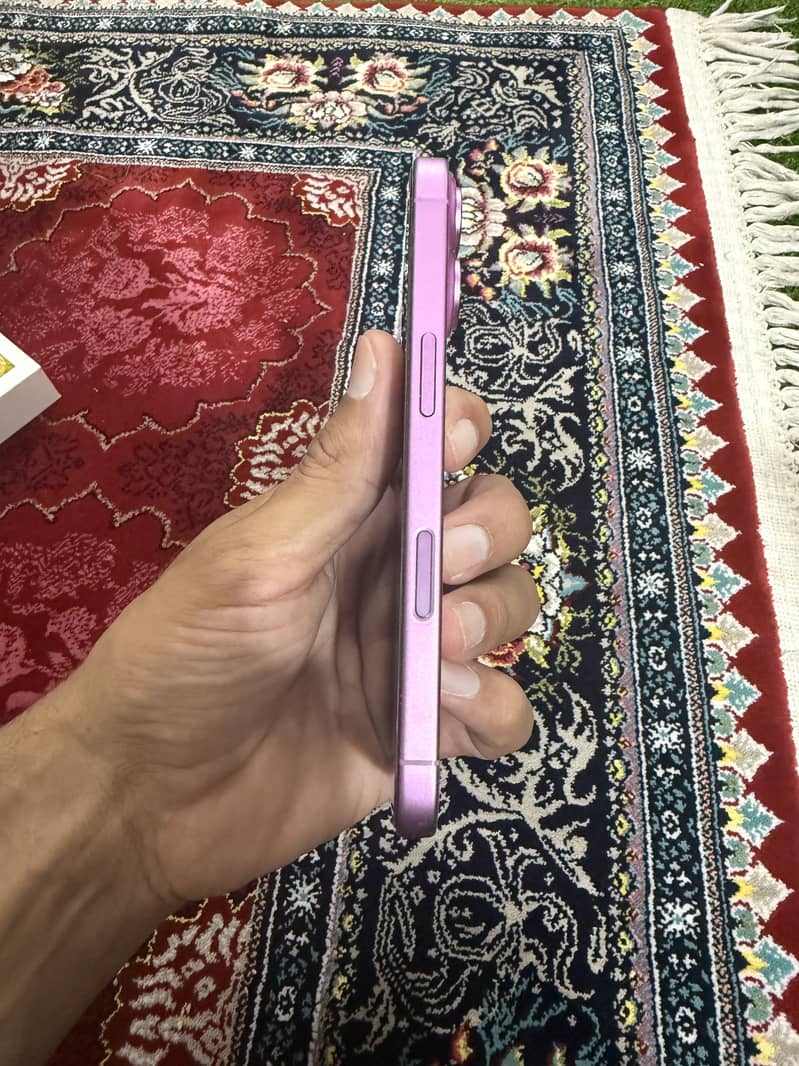 Apple iPhone 16 5