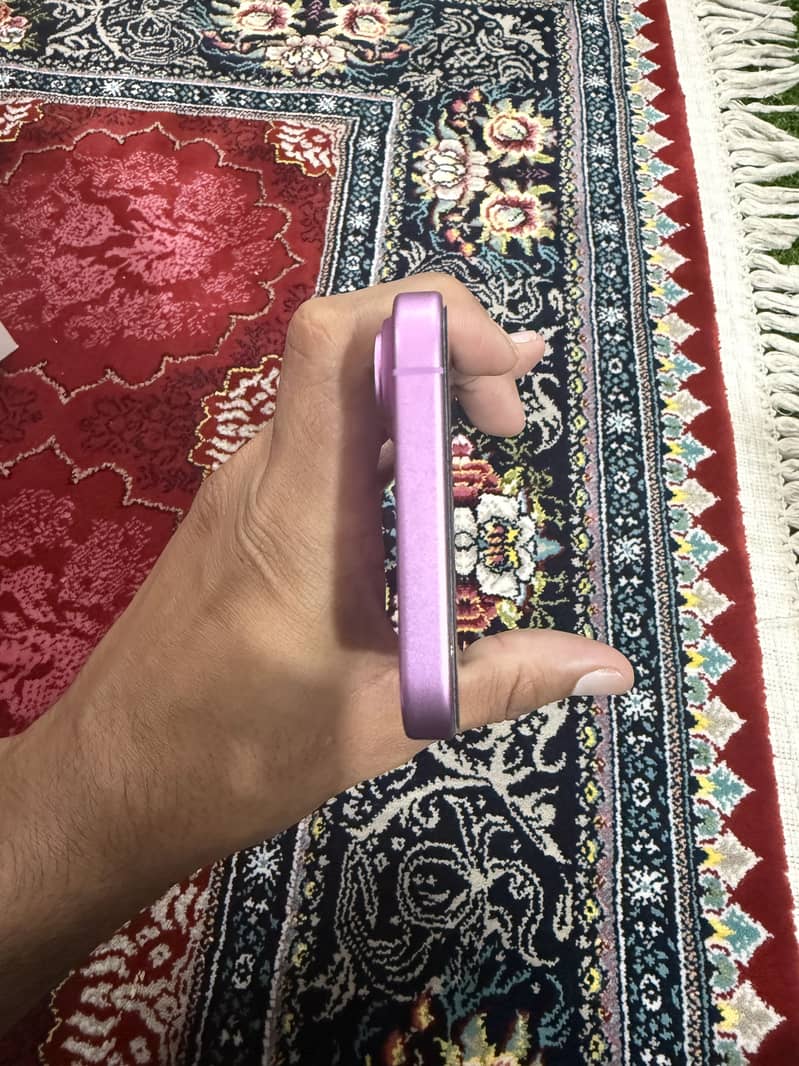 Apple iPhone 16 6