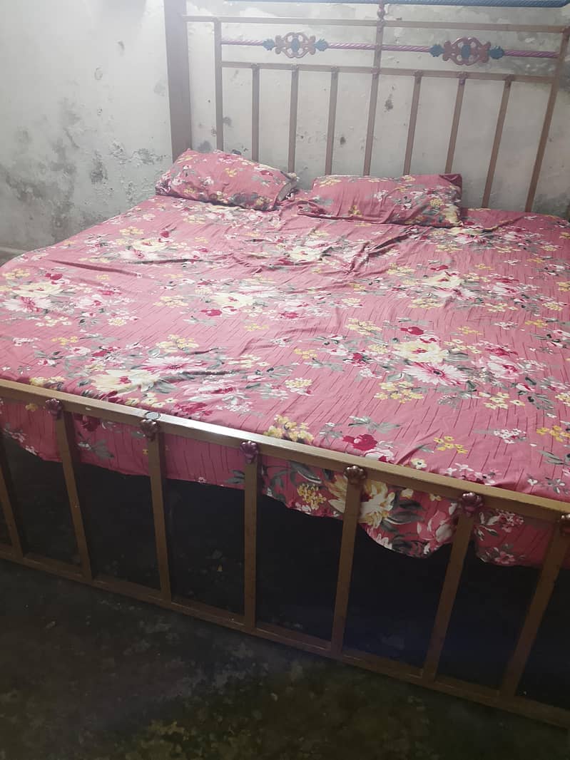 king size bed 0