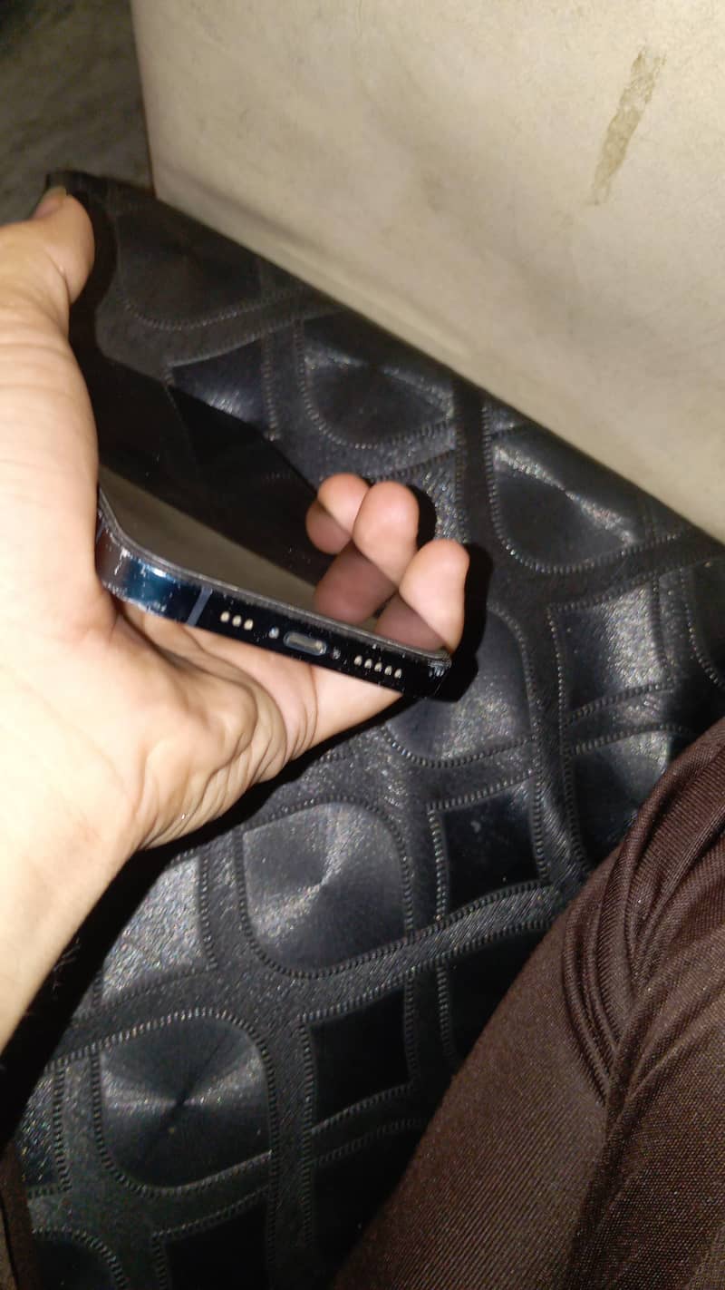 Apple iPhone 13 2
