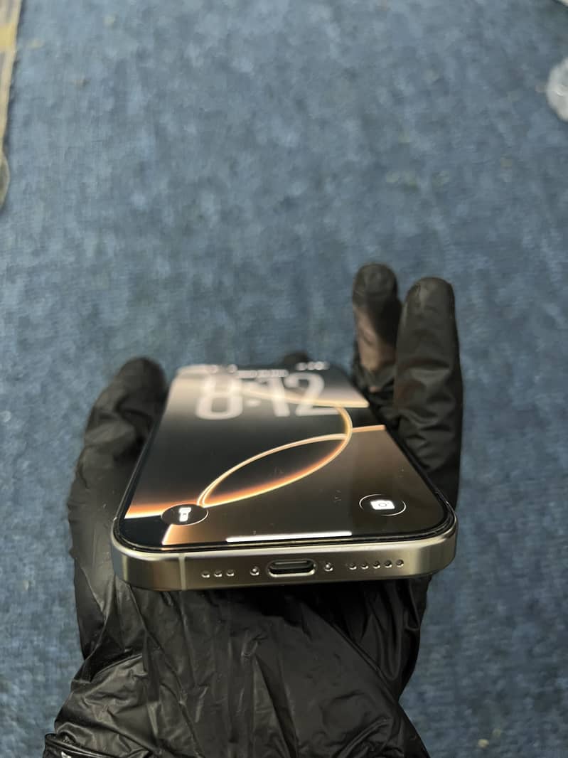 Apple iPhone 16 Pro 12