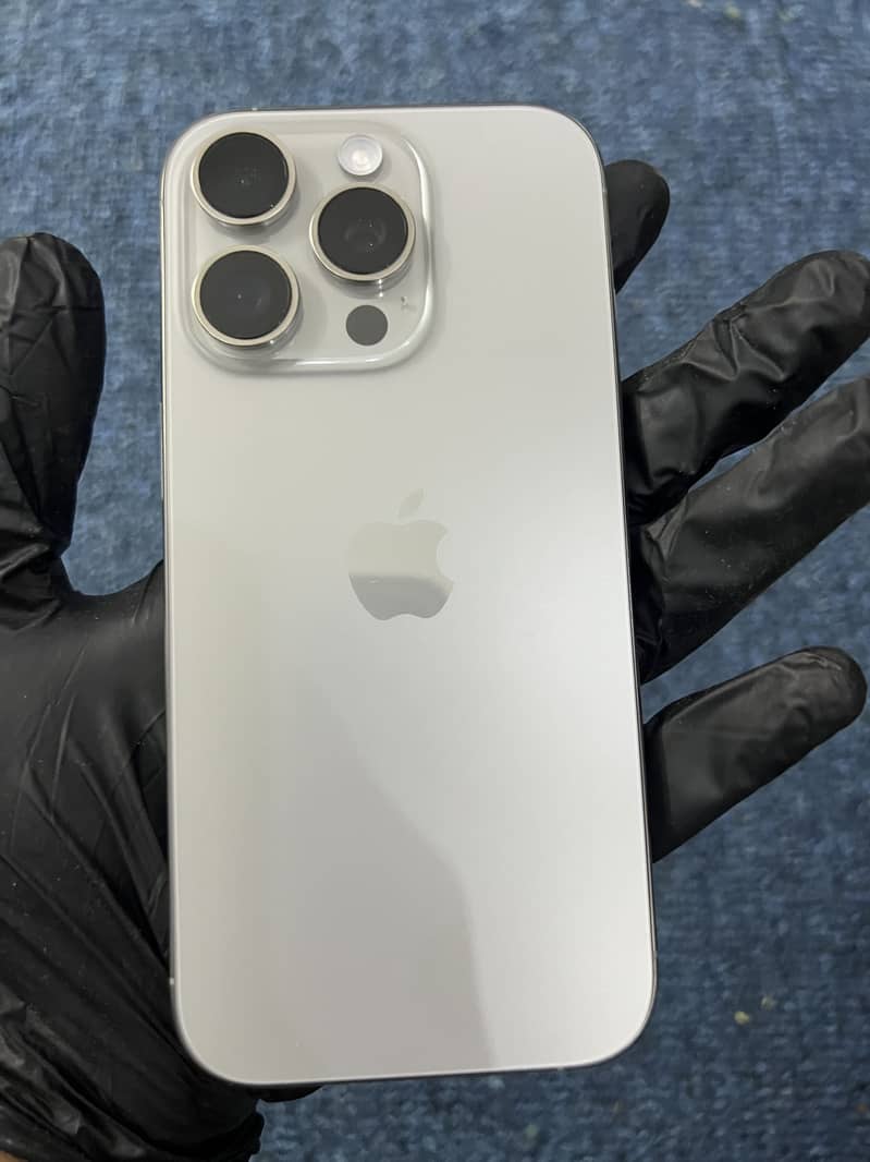 Apple iPhone 16 Pro 13