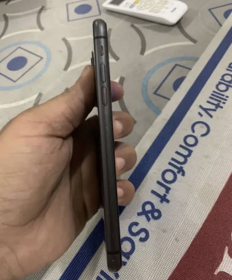 iPhone 11 3