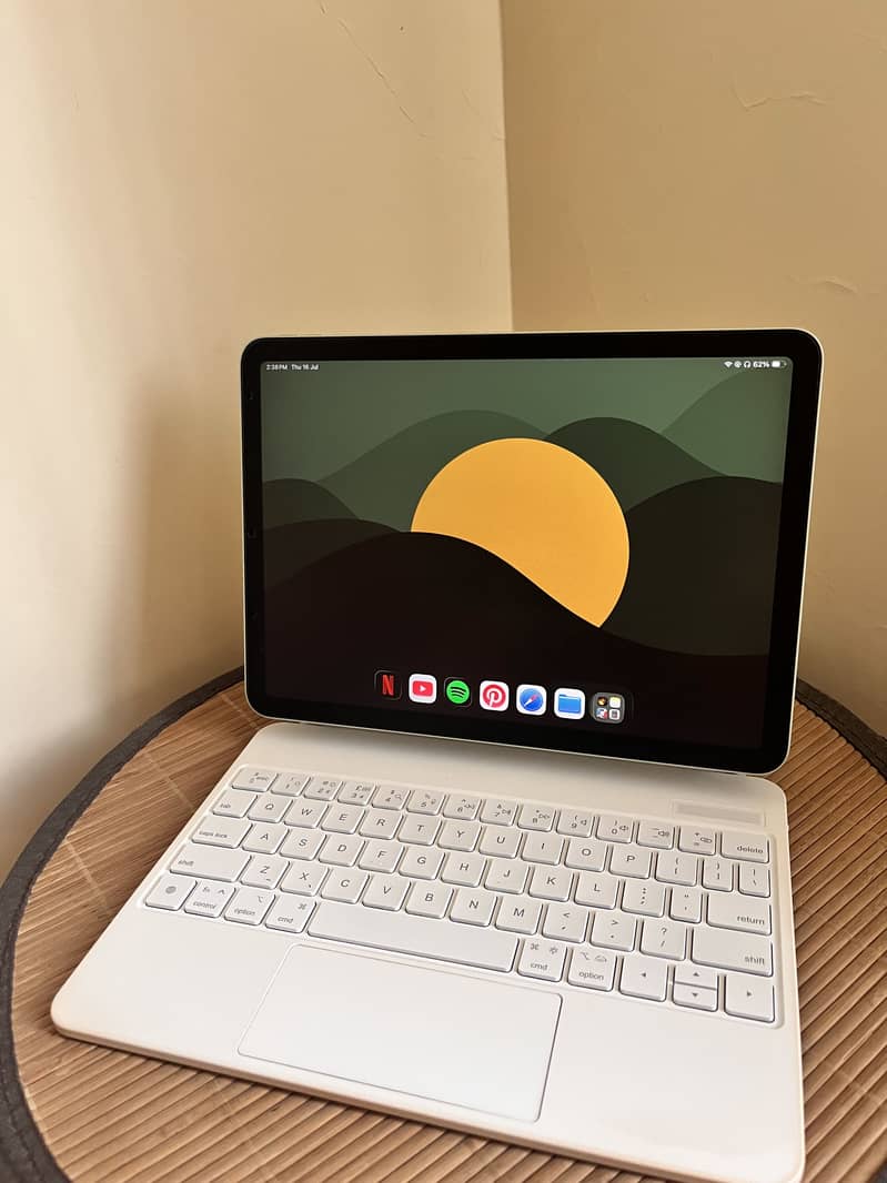 Ipad magic keyboard. 0