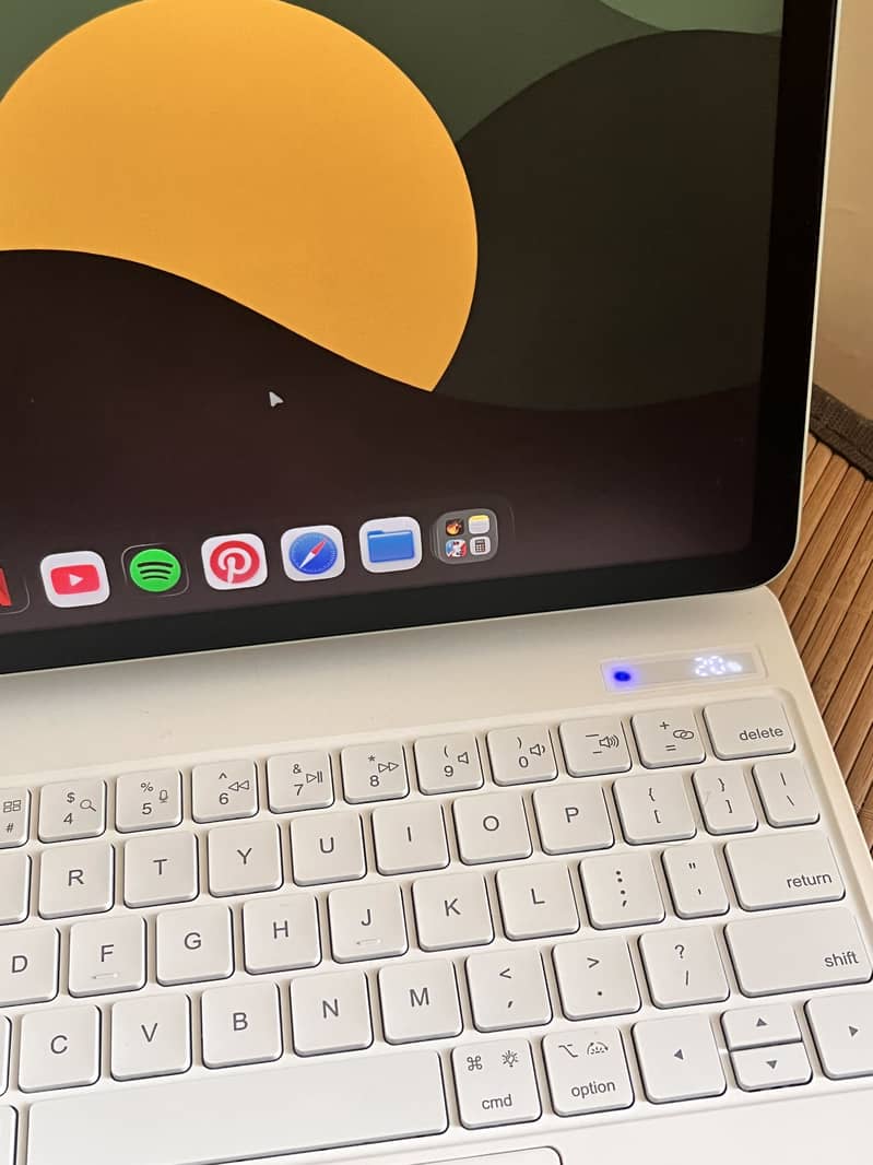 Ipad magic keyboard. 2