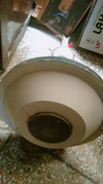 . . . 200V hu