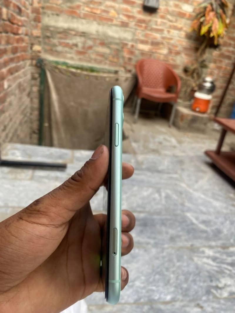 Apple iPhone 11 3