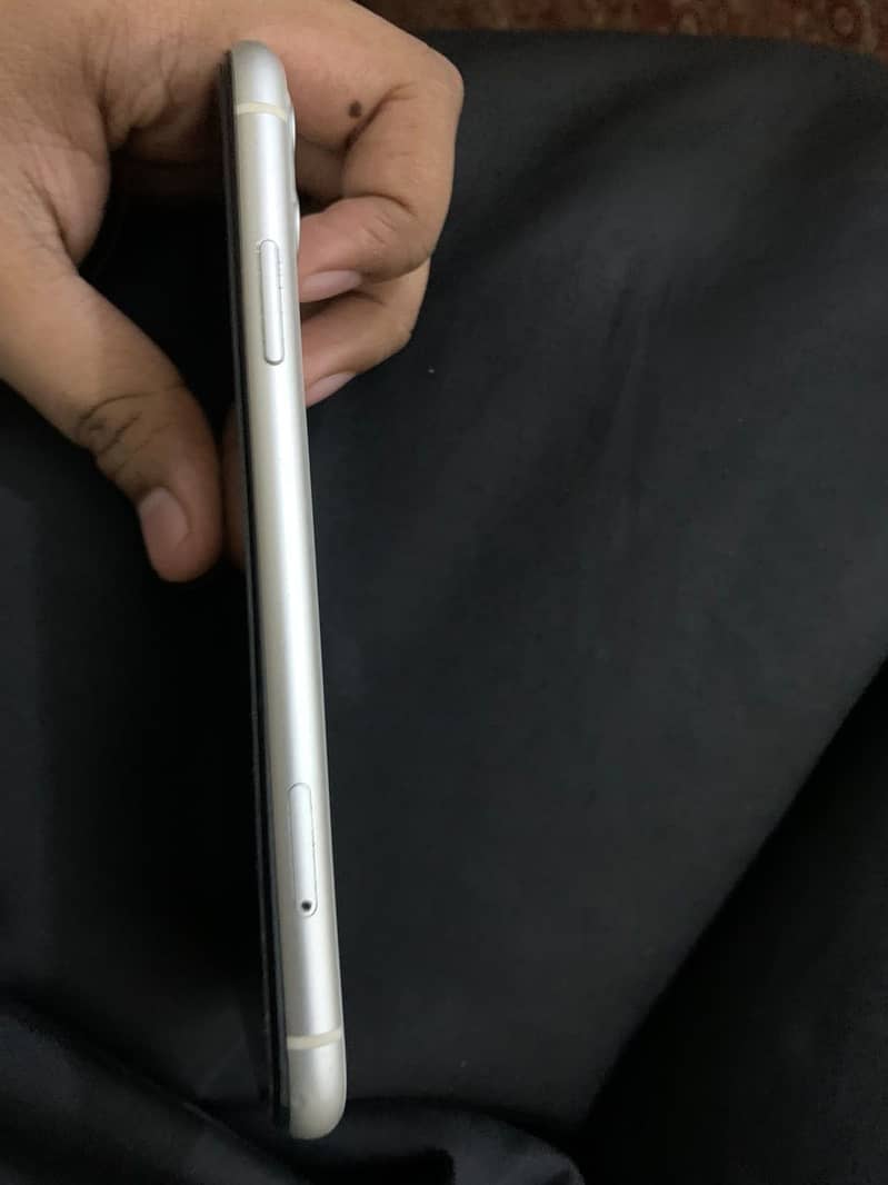 Apple iPhone 11 3