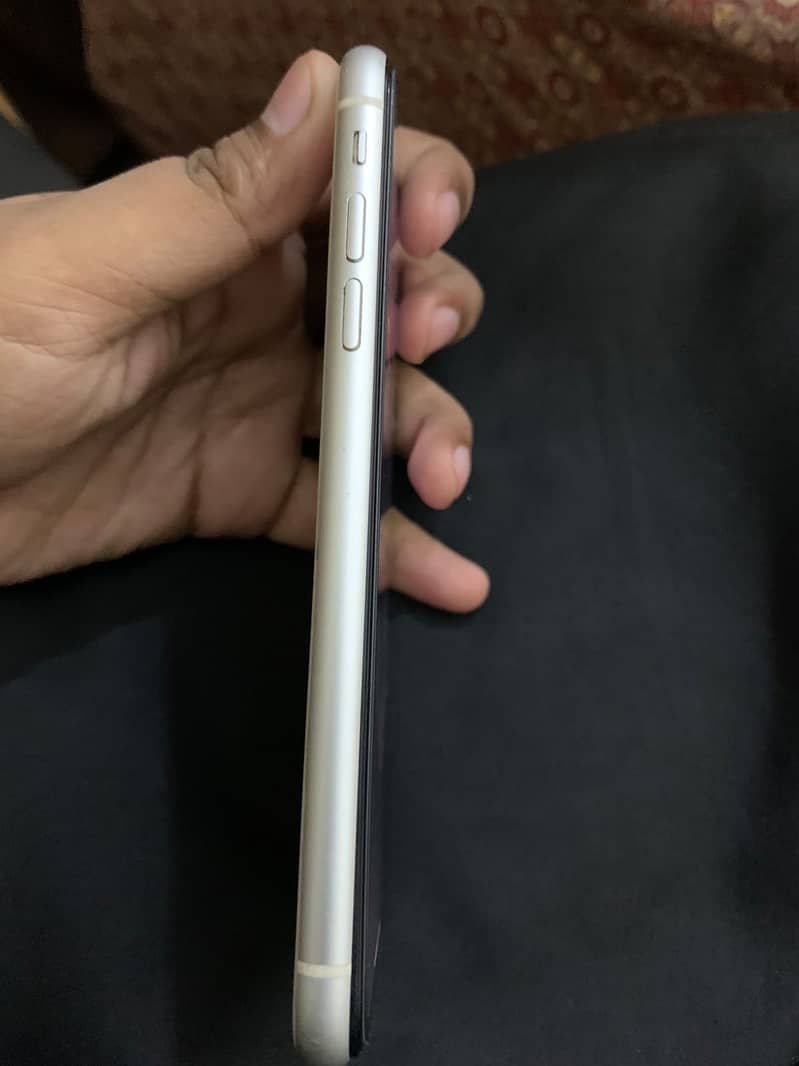 Apple iPhone 11 4