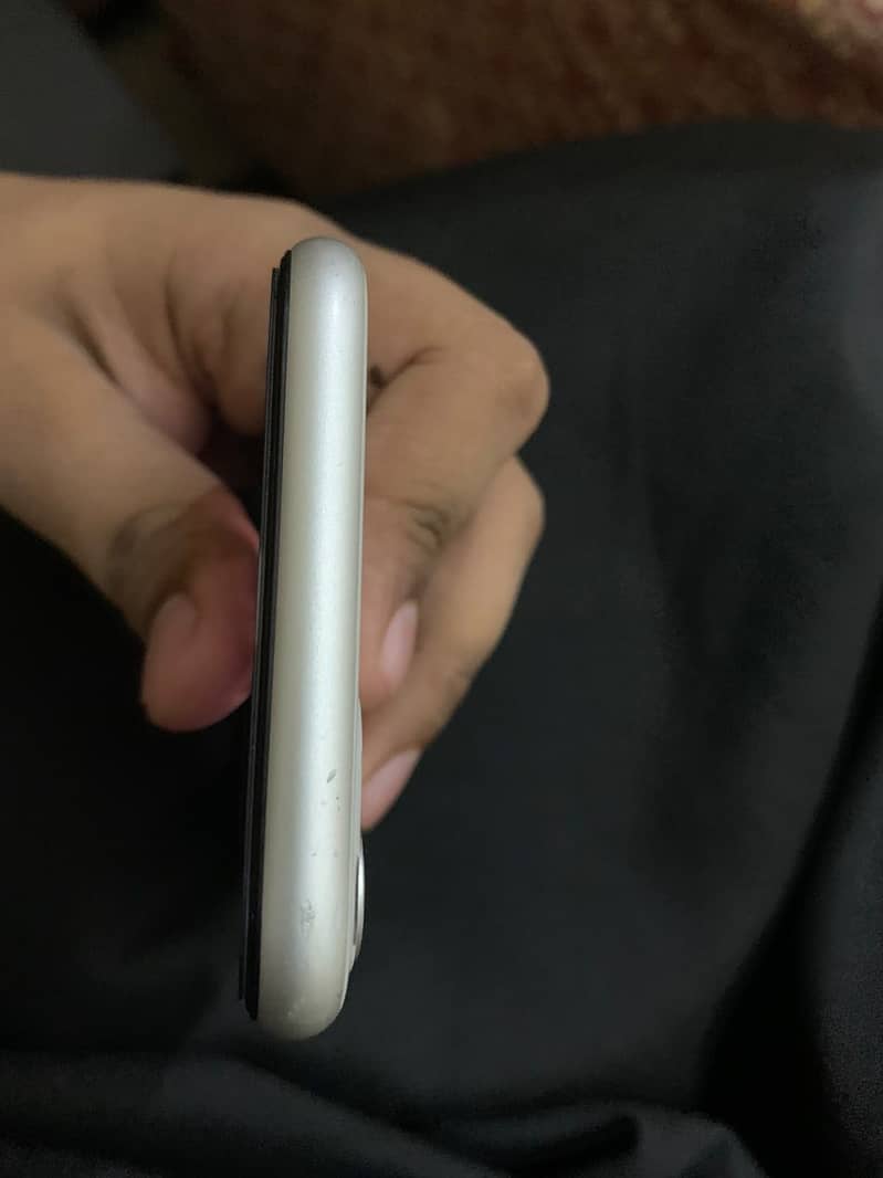 Apple iPhone 11 5