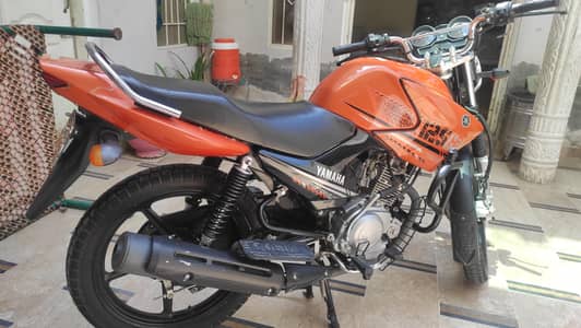Yamaha YBR-G 2025 Orange | 12,000 KM | Shark Condition