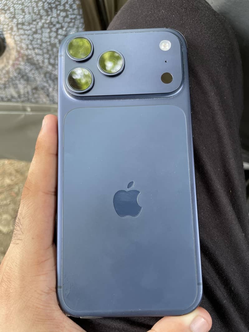 Apple iPhone 17 Pro Max 0