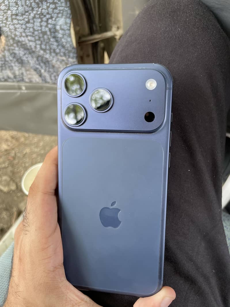 Apple iPhone 17 Pro Max 2