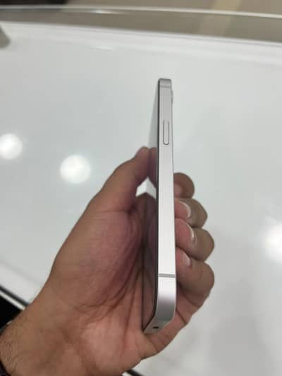 Apple iPhone 16e