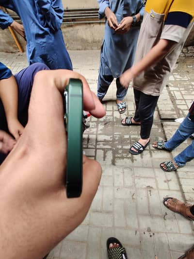 Apple iPhone 13
